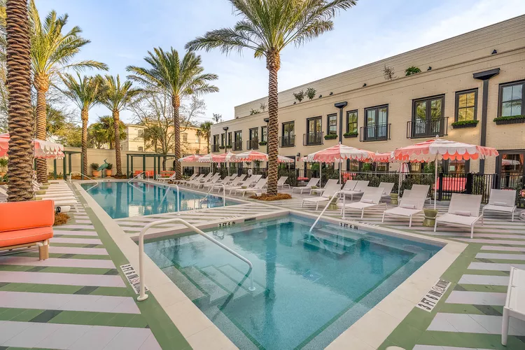 A Gorgeous Hotel Just Opened in Savannah, Georgia’s Most Charming Neighborhood — With a Beautiful Pool, Private Club, and Frozen Cocktails